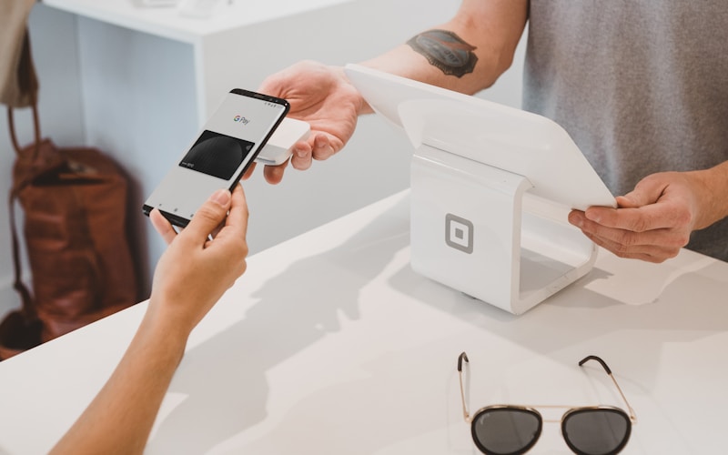 E-commerce Platform Comparison 2025: Shopify vs Custom